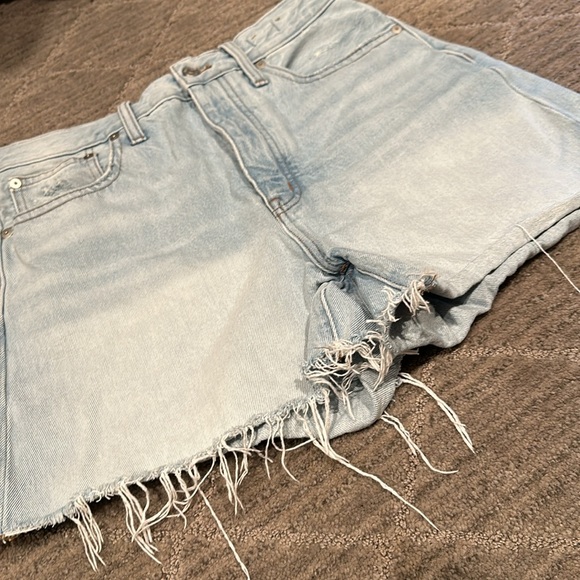 Madewell Mom Jean Short - 28 - Picture 4 of 7